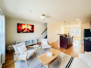 Luxury & Style, 3 King Bed, W/D, & FREE Garage